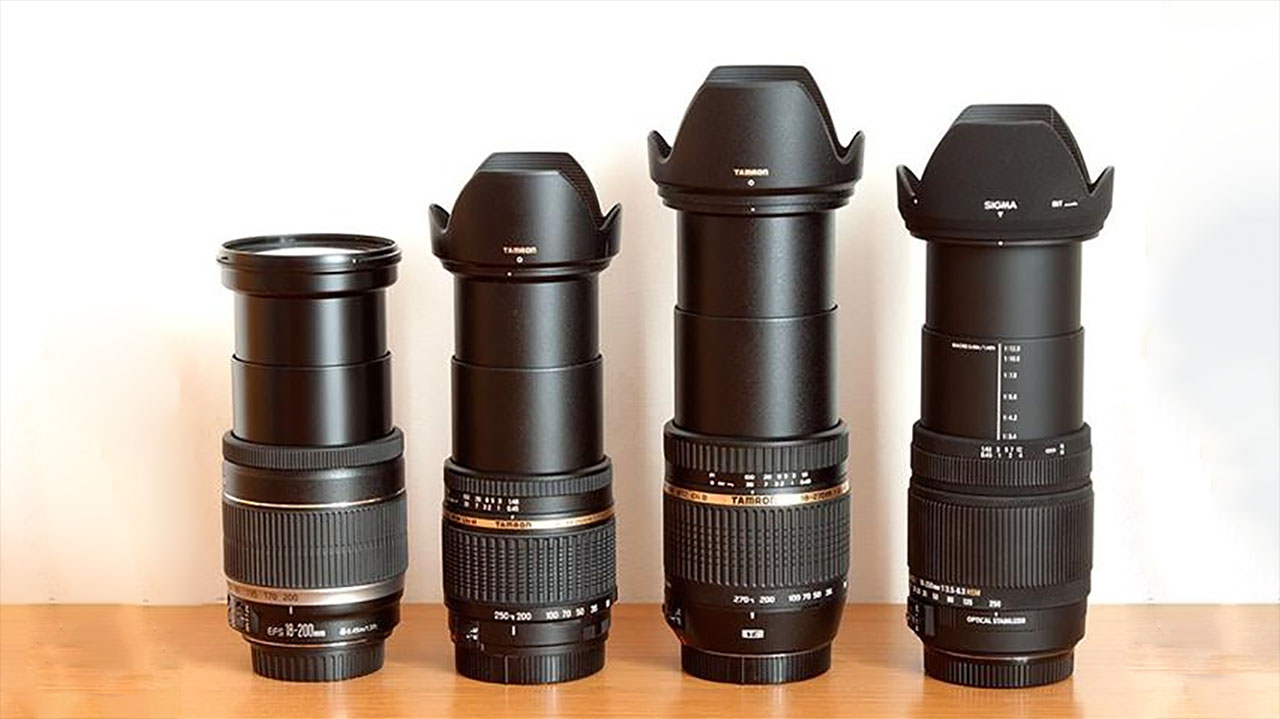 Lens zoom đa dụng là sự lựa chọn tốt nhất cho các nhiếp ảnh gia chỉ muốn mang theo một ống kính duy nhất. Với khả năng zoom từ góc rộng đến trung bình và khẩu độ lớn, bạn có thể chụp được nhiều loại hình ảnh khác nhau chỉ với một chiếc ống kính. Đây là sản phẩm rất phù hợp cho các chuyến đi du lịch hay chỉ đơn giản là chụp ảnh gia đình.